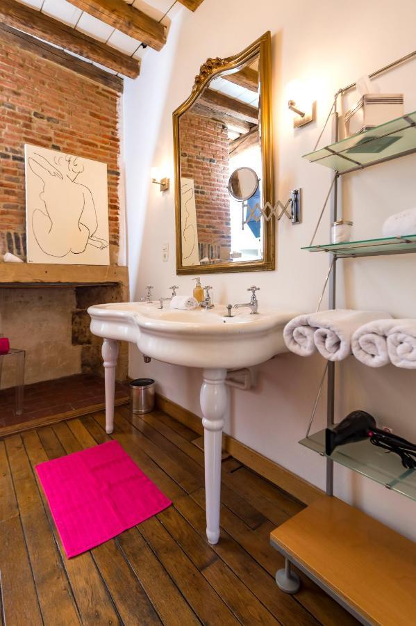 Suite Mana Ohana - Luxe Et Authenticite A 2 Pas De La Place Ducale Avec Parking Prive Charleville-Mezieres Bagian luar foto