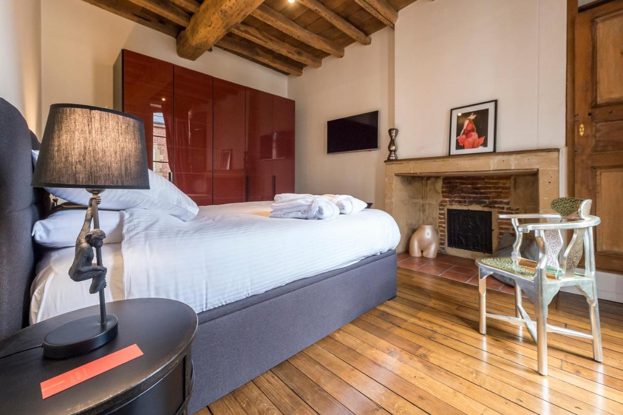 Suite Mana Ohana - Luxe Et Authenticite A 2 Pas De La Place Ducale Avec Parking Prive Charleville-Mezieres Bagian luar foto