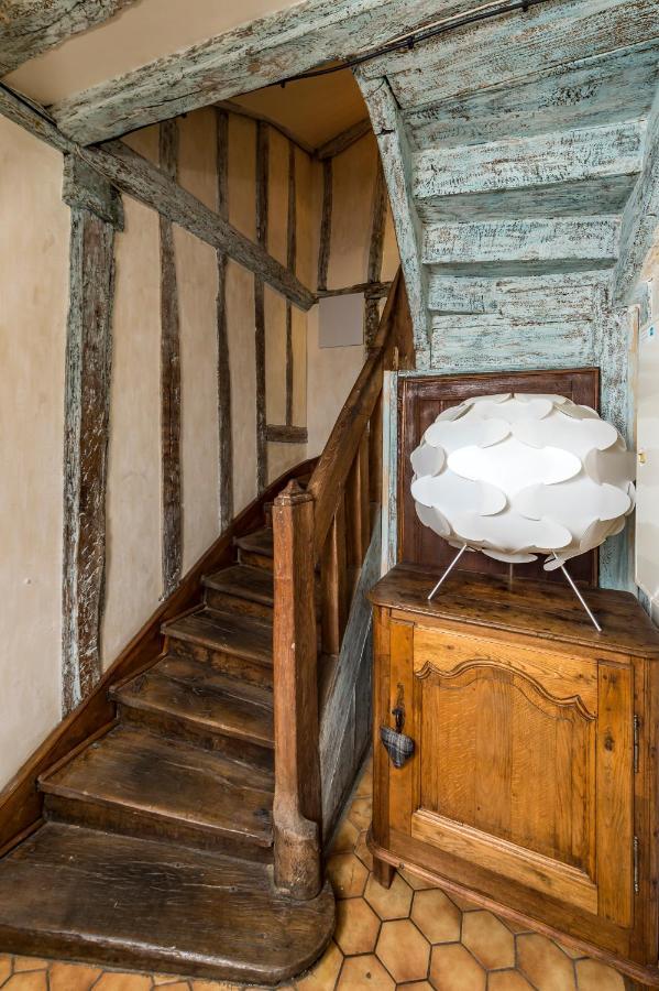 Suite Mana Ohana - Luxe Et Authenticite A 2 Pas De La Place Ducale Avec Parking Prive Charleville-Mezieres Bagian luar foto